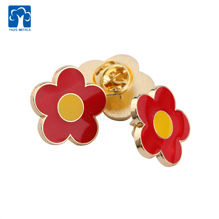 Customize cute flower soft enamel badge with epoxy cover