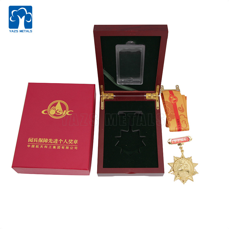 3D Gold anniversary medallion with wooden box