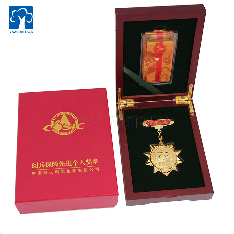 3D Gold anniversary medallion with wooden box